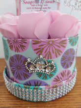 Load image into Gallery viewer, ROSE SOAP GIFT BOX WITH BEAUTIFUL RHINESTONES