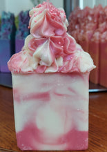 Load image into Gallery viewer, ROSE SOAP GIFT BOX WITH BEAUTIFUL RHINESTONES